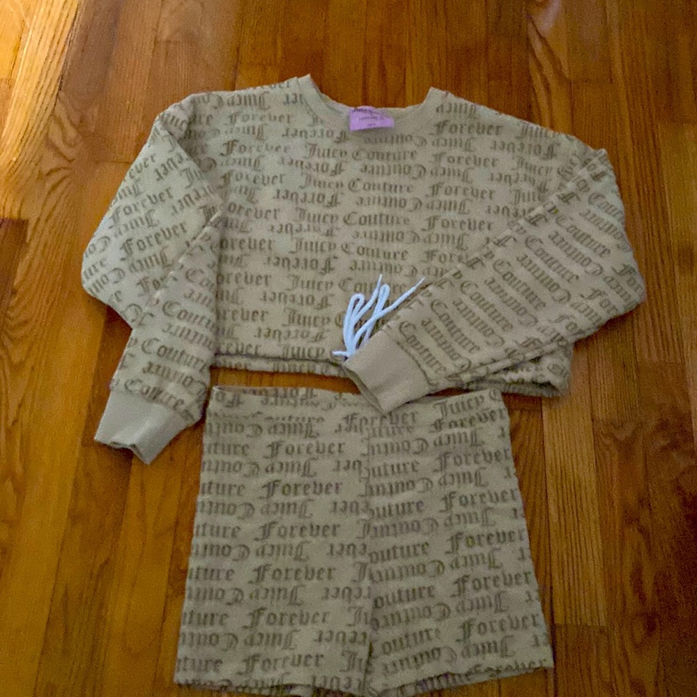 🔥 Juicy Couture two piece suit